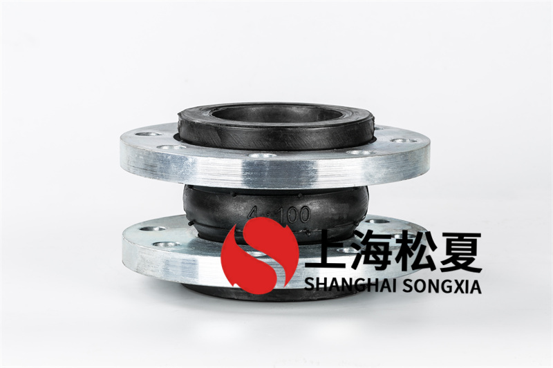 軟性橡膠接頭與管箍和另一端連接后，應連接管箍和專業對口長管